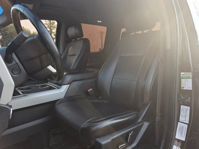 2017 Ford Super Duty F-350 DRW Lariat
