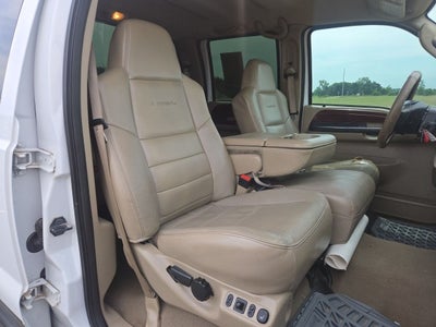 2006 Ford Super Duty F-350 DRW Lariat
