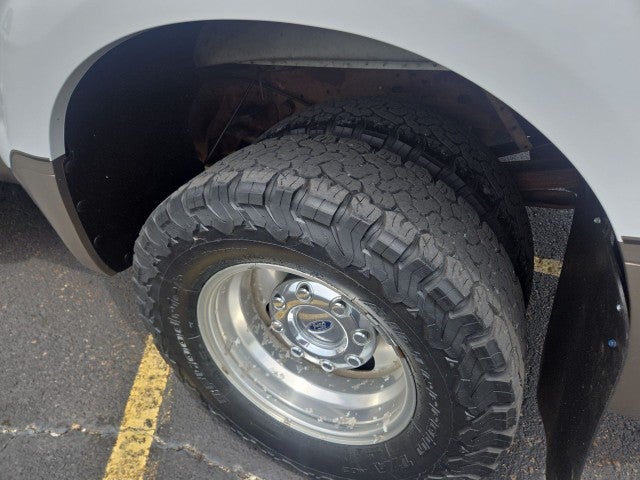 2006 Ford Super Duty F-350 DRW Lariat