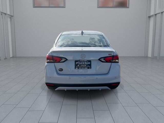 2025 Nissan Versa SR